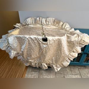 Used tree skirt